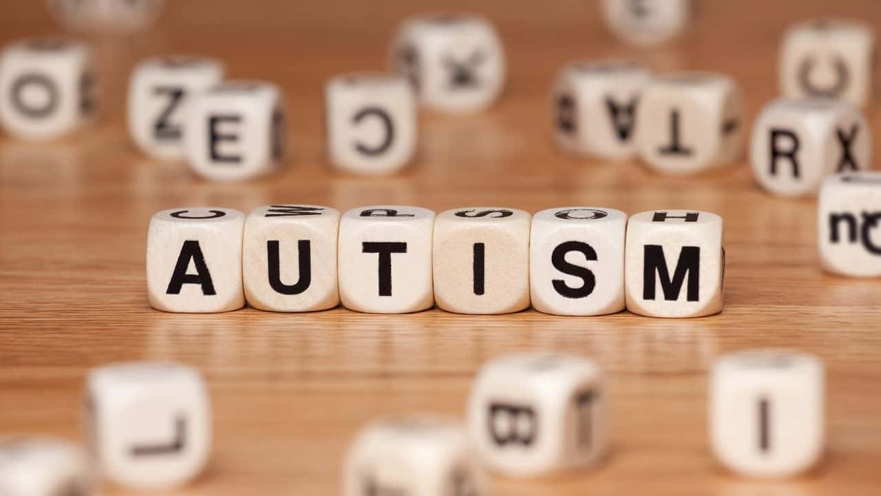 Could You Be AUTISTIC? 49 Signs You’re On The Spectrum